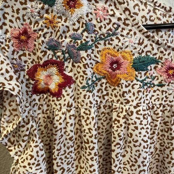 NWT top cheetah print, flowy with floral embroidery on top - Picture 2 of 3